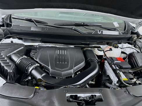 Used 2025 Chevrolet Traverse LT image 35