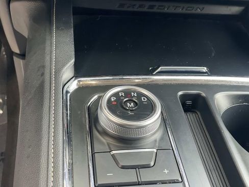 Certified 2024 Ford Expedition XLT image 18