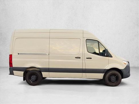 Used 2024 Mercedes-Benz Sprinter 2500 image 4