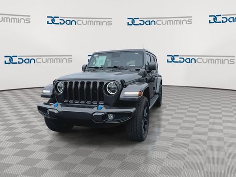 Used 2021 Jeep Wrangler Unlimited Sahara image 3