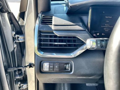 Certified 2025 GMC Acadia Elevation image 17