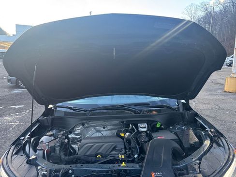 Used 2025 Chevrolet Trax LT image 31