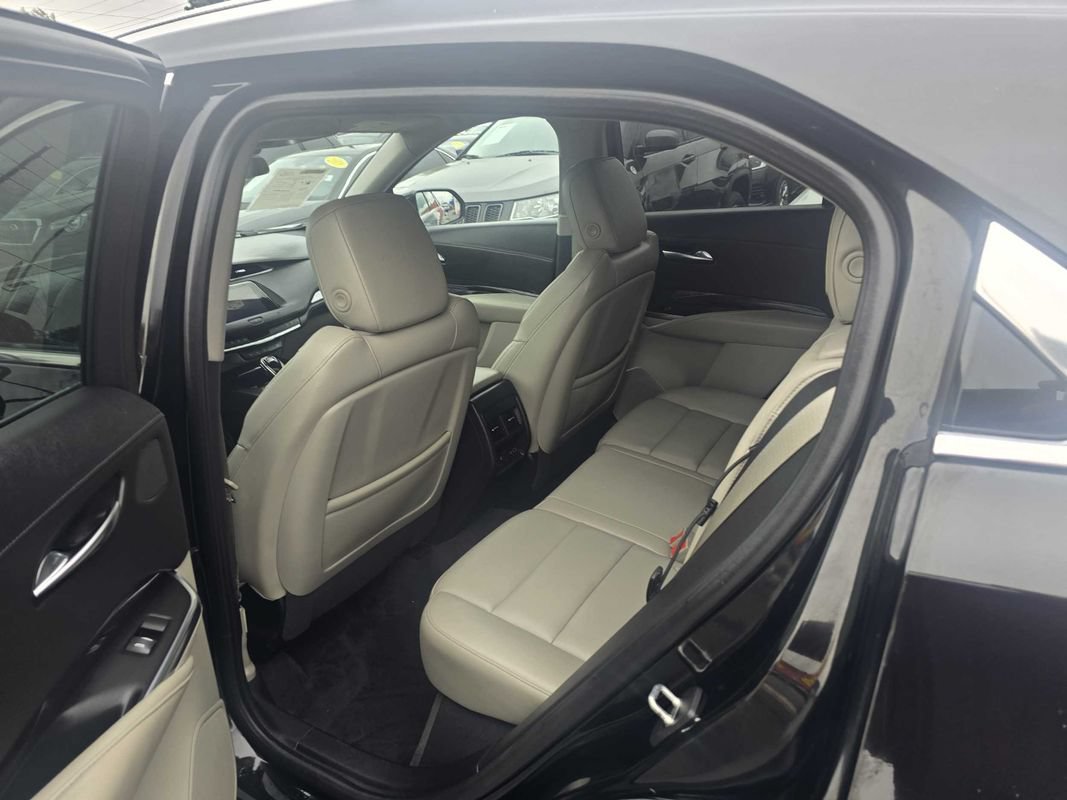 Used 2020 Cadillac XT4 Luxury w/ Cold Weather Package AWD/4WD image 34