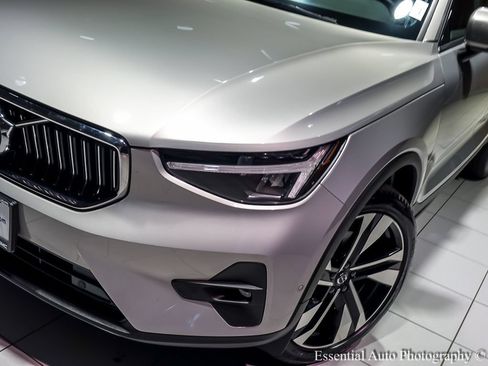 Used 2025 Volvo XC40 B5 Plus AWD/4WD image 8