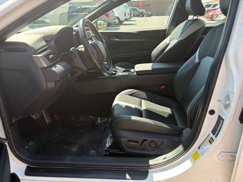 Used 2025 Toyota Camry SE FWD image 11