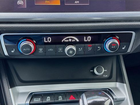 Used 2020 Audi Q3 2.0T Premium image 12