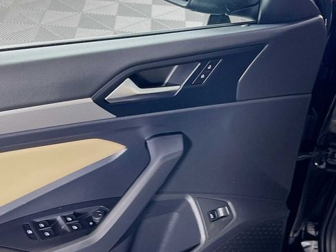 Used 2019 Volkswagen Jetta SE w/ Cold Weather Package image 18