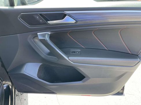 Used 2024 Volkswagen Tiguan SE image 45