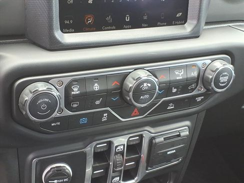Used 2023 Jeep Wrangler Unlimited w/ Cold Weather Group AWD/4WD image 31