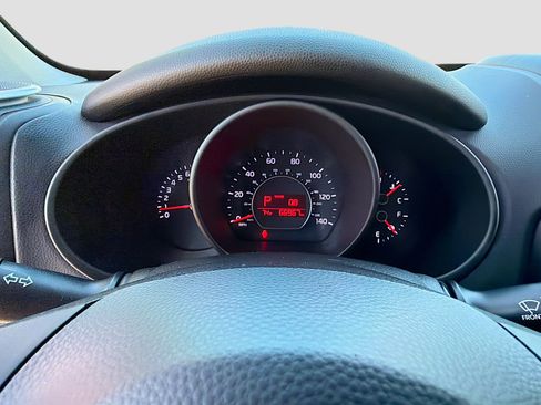 Used 2016 Kia Soul + image 32