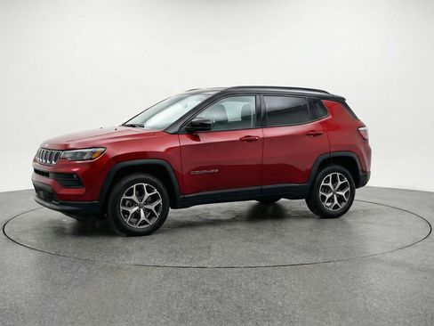 Used 2025 Jeep Compass Limited image 3