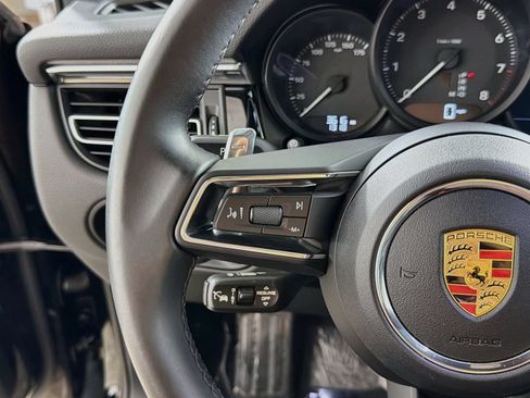 Used 2025 Porsche Macan AWD/4WD image 12
