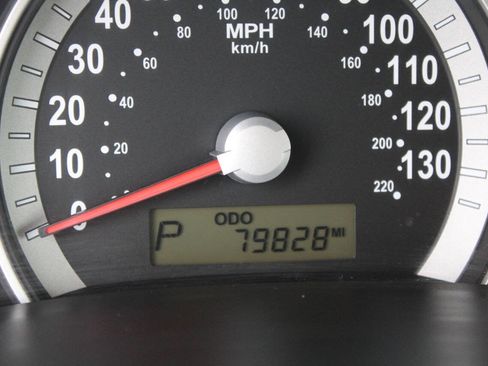 Used 2007 Hyundai Entourage GLS FWD image 21