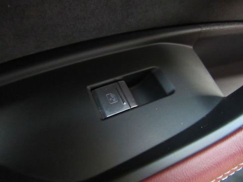 Used 2023 Audi e-tron S Premium Plus w/ Black Optic Package image 33