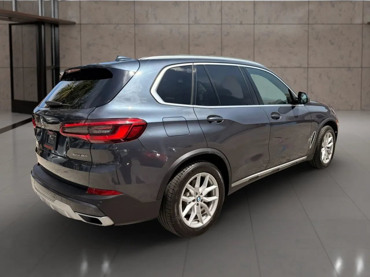 Used 2019 BMW X5 xDrive40i w/ Convenience Package AWD/4WD image 4