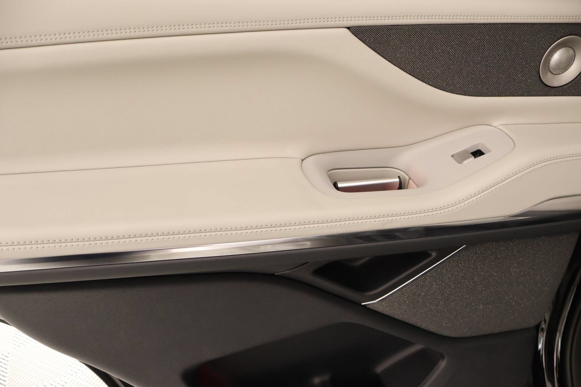 New 2025 Lincoln Navigator Reserve AWD/4WD image 19
