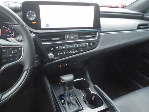Used 2023 Lexus ES 350 Ultra Luxury image 19