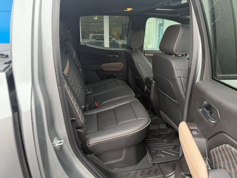 Used 2025 GMC Canyon Denali AWD/4WD image 7