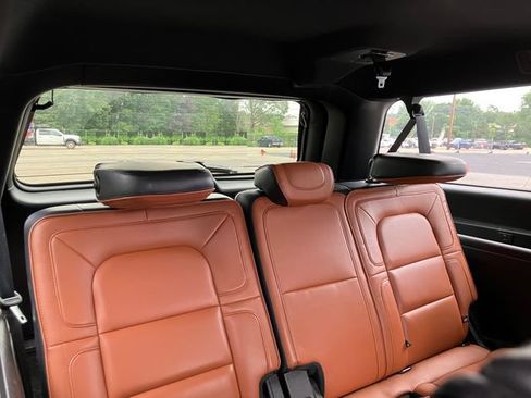 Used 2019 Lincoln Navigator L Reserve AWD/4WD image 13