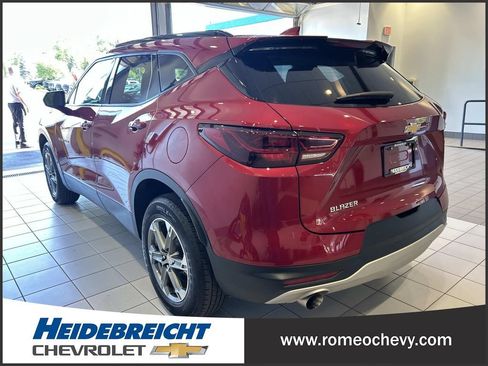 Used 2024 Chevrolet Blazer LT w/ Convenience Package FWD image 5