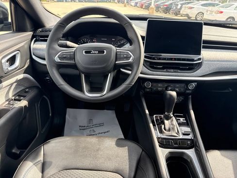 Used 2023 Jeep Compass Latitude w/ Convenience Group AWD/4WD image 10
