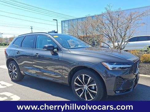 Used 2023 Volvo XC60 B5 Plus w/ Climate Package image 3