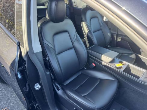 Used 2024 Tesla Model Y Performance image 35