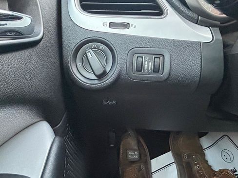 Used 2012 Dodge Journey FWD image 25
