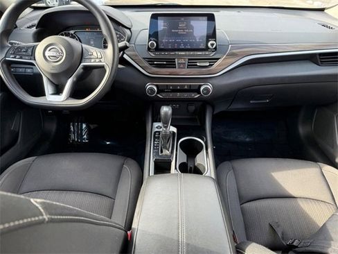 Used 2024 Nissan Altima 2.5 SV image 11