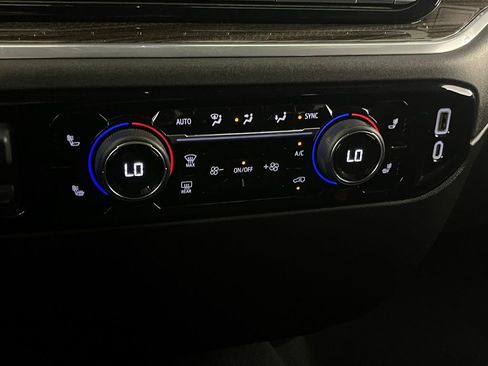 Used 2025 Chevrolet Silverado 2500 LT w/ Convenience Package image 21