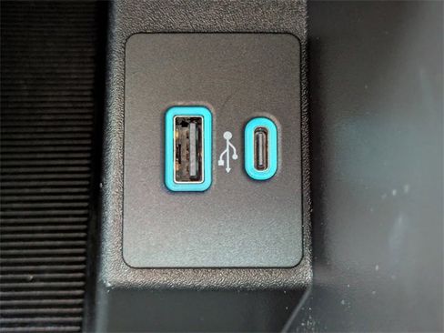 Used 2023 Ford Edge ST image 21