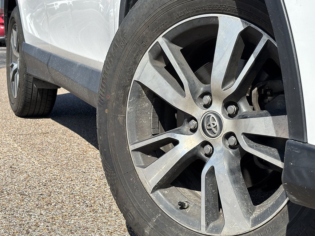 Used 2017 Toyota RAV4 XLE FWD image 2