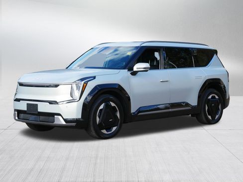 Used 2024 Kia EV9 Land AWD/4WD image 3