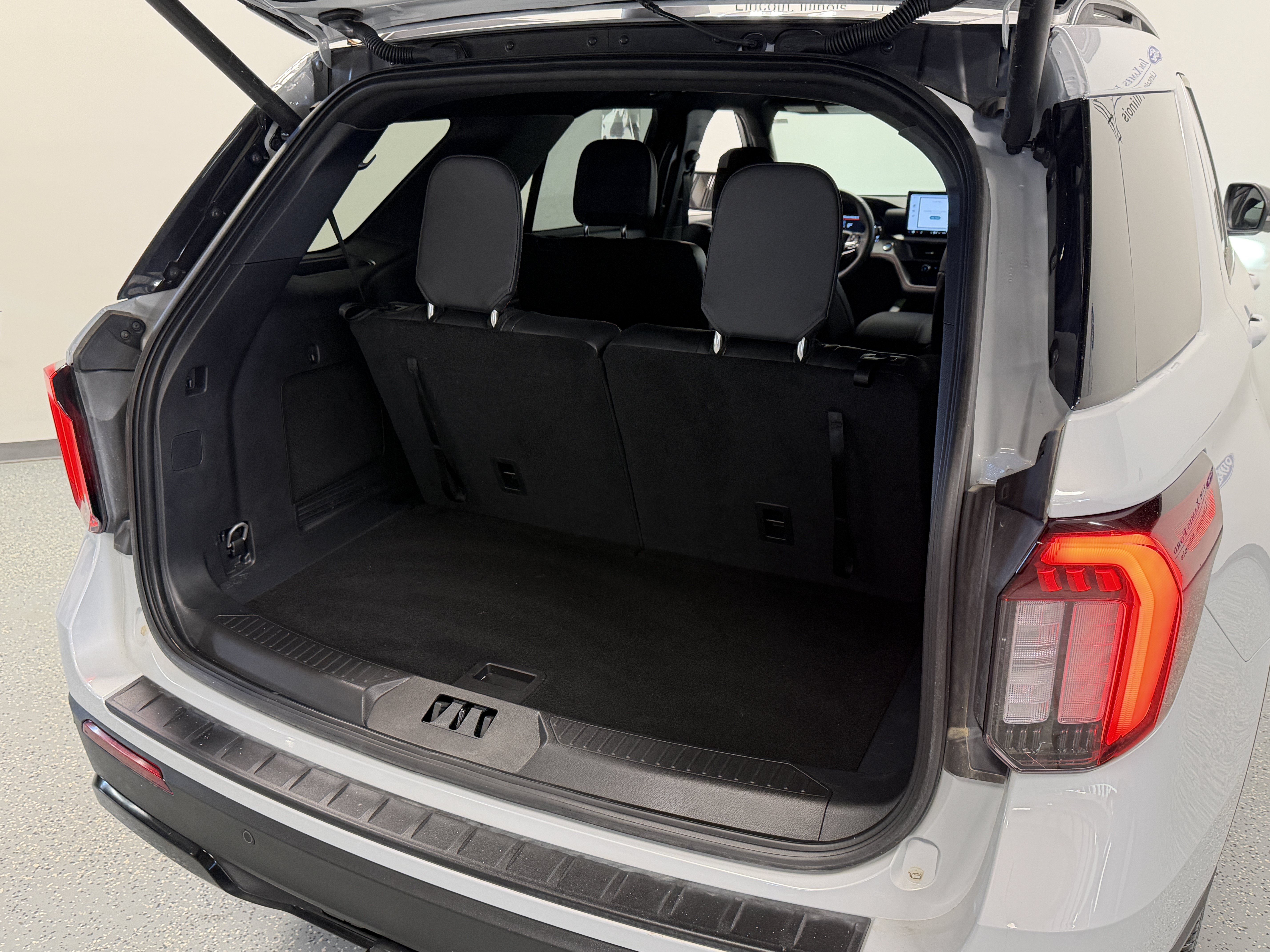 Used 2026 Ford Explorer ST-Line w/ ST-Line Street Pack AWD/4WD image 25