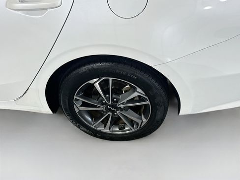 Used 2024 Kia Forte LXS FWD image 11
