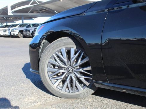 Used 2023 Nissan Altima 2.5 SV image 10