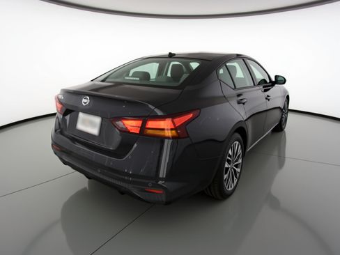 Used 2025 Nissan Altima 2.5 SV image 9