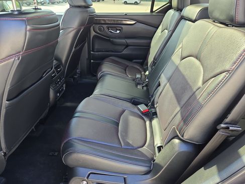 Used 2025 Honda Pilot Black Edition image 28