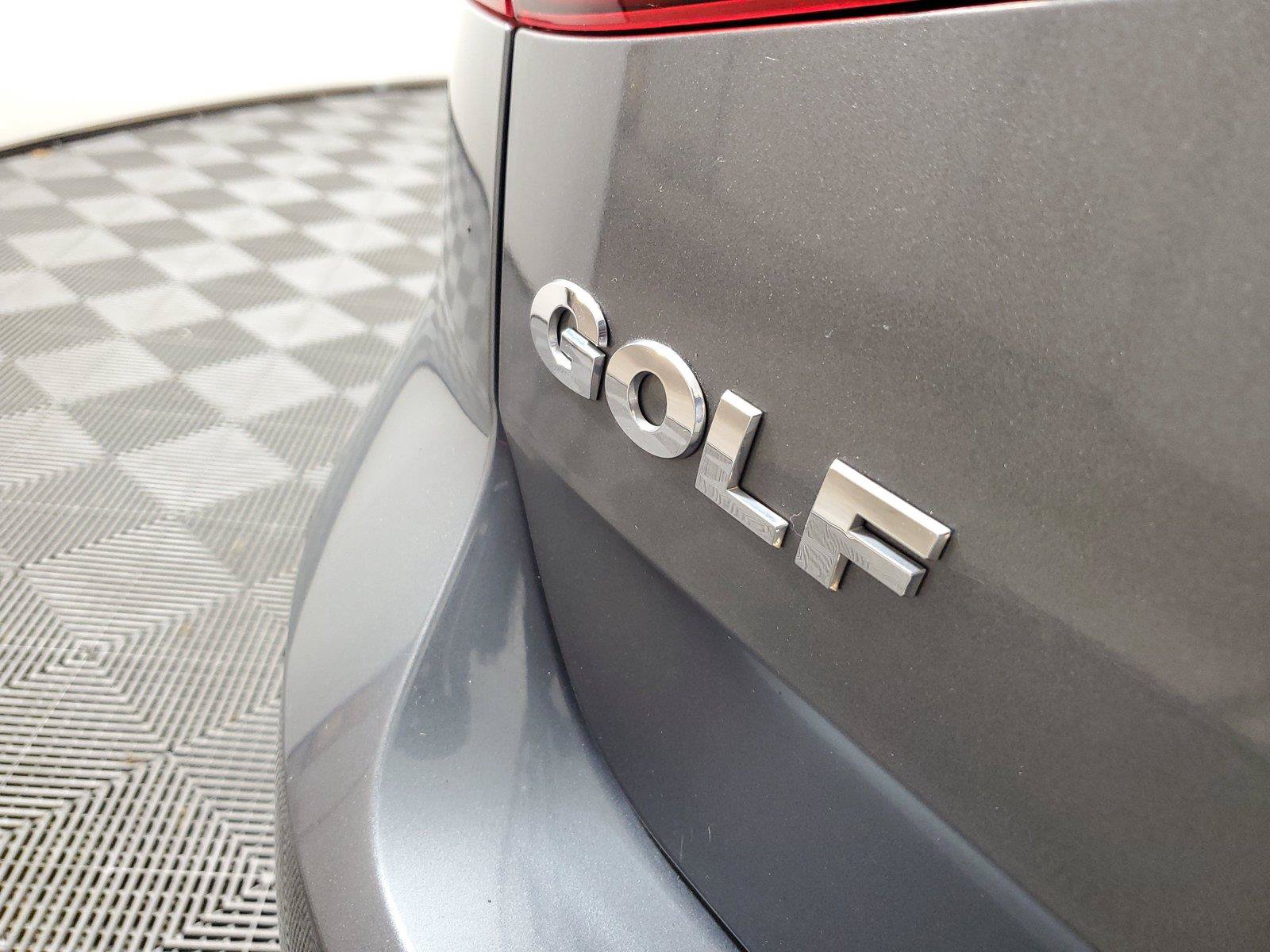 Used 2017 Volkswagen Golf 4-Door FWD image 8