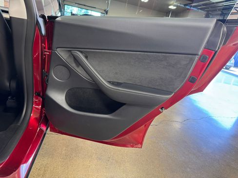 Used 2024 Tesla Model Y Long Range AWD/4WD image 26