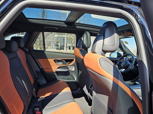 Used 2025 Mercedes-Benz GLC 300 4MATIC image 18