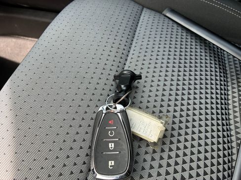 Used 2025 Chevrolet Trax LT w/ LT Convenience Package image 23