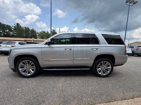 Used 2020 Cadillac Escalade Luxury w/ LPO, Radiant Package AWD/4WD image 4
