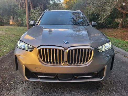 Used 2025 BMW X5 xDrive50e AWD/4WD image 2