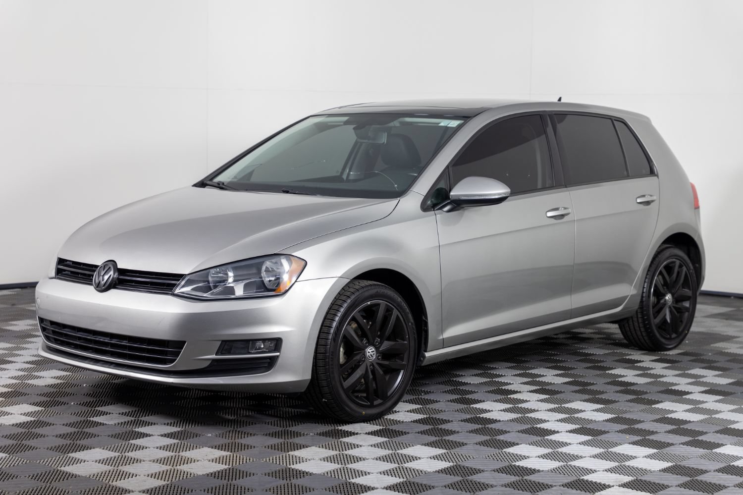 Used 2017 Volkswagen Golf SE FWD image 1