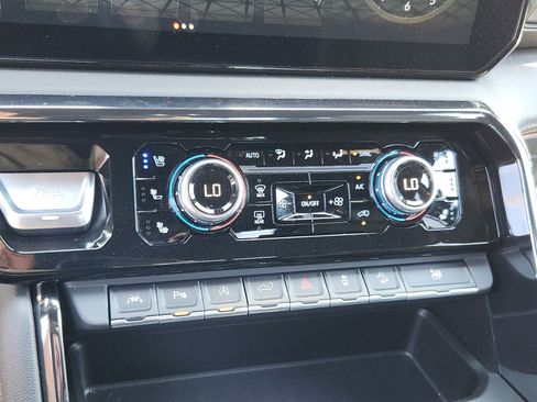 Used 2023 GMC Sierra 1500 AT4 w/ AT4 Preferred Package AWD/4WD image 25