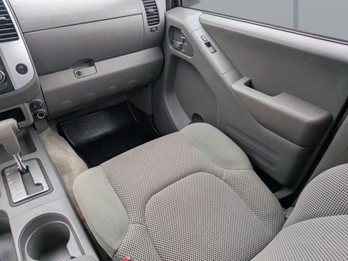 Used 2018 Nissan Frontier SV image 16