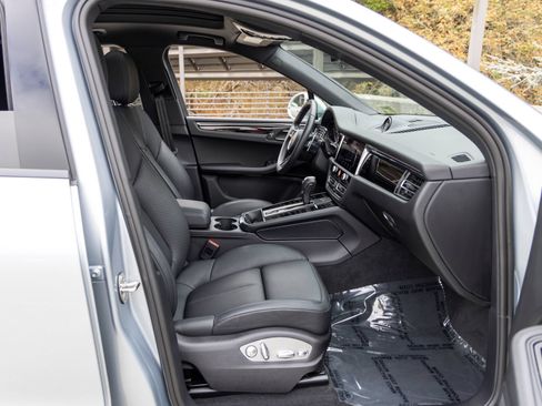 Certified 2026 Porsche Macan AWD/4WD image 63
