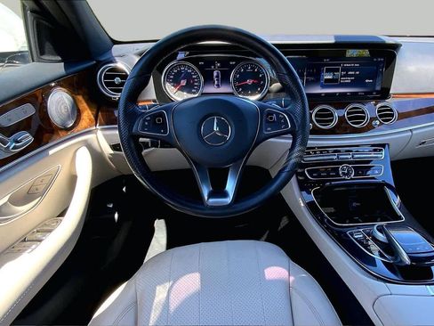 Used 2017 Mercedes-Benz E 300 4MATIC image 5