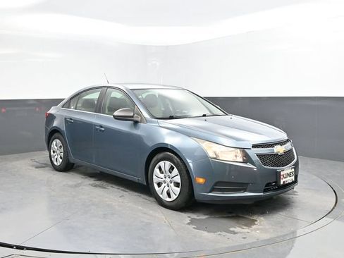 Used 2012 Chevrolet Cruze LS FWD image 4